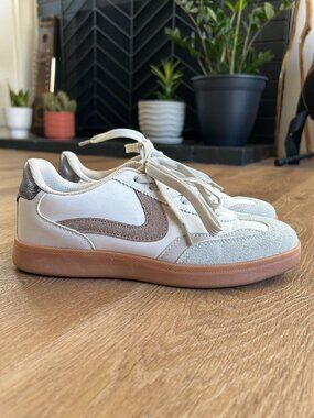 LUCKY STEP Women's Size 7 Retro Fashion Sneakers Classic Casual Shoes